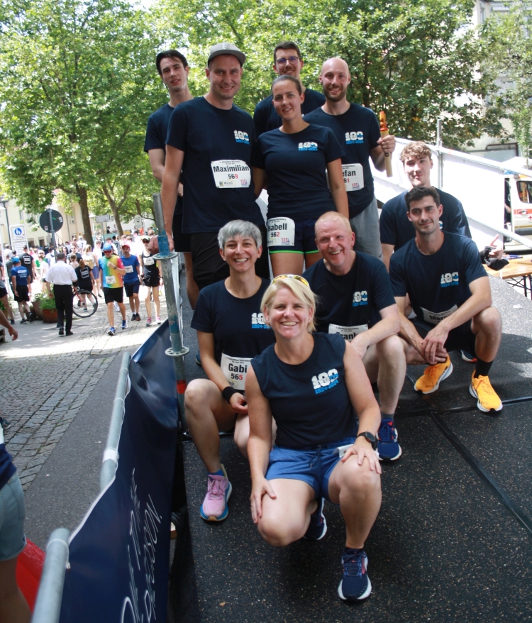 Laufend Werbung fürs Jubiläum gemacht: Das Team „100 Jahre bewegTVN“ hatte jede Menge Spaß beim Altstadtlauf „100 Jahre bewegTVN“ beim Altstadtlauf